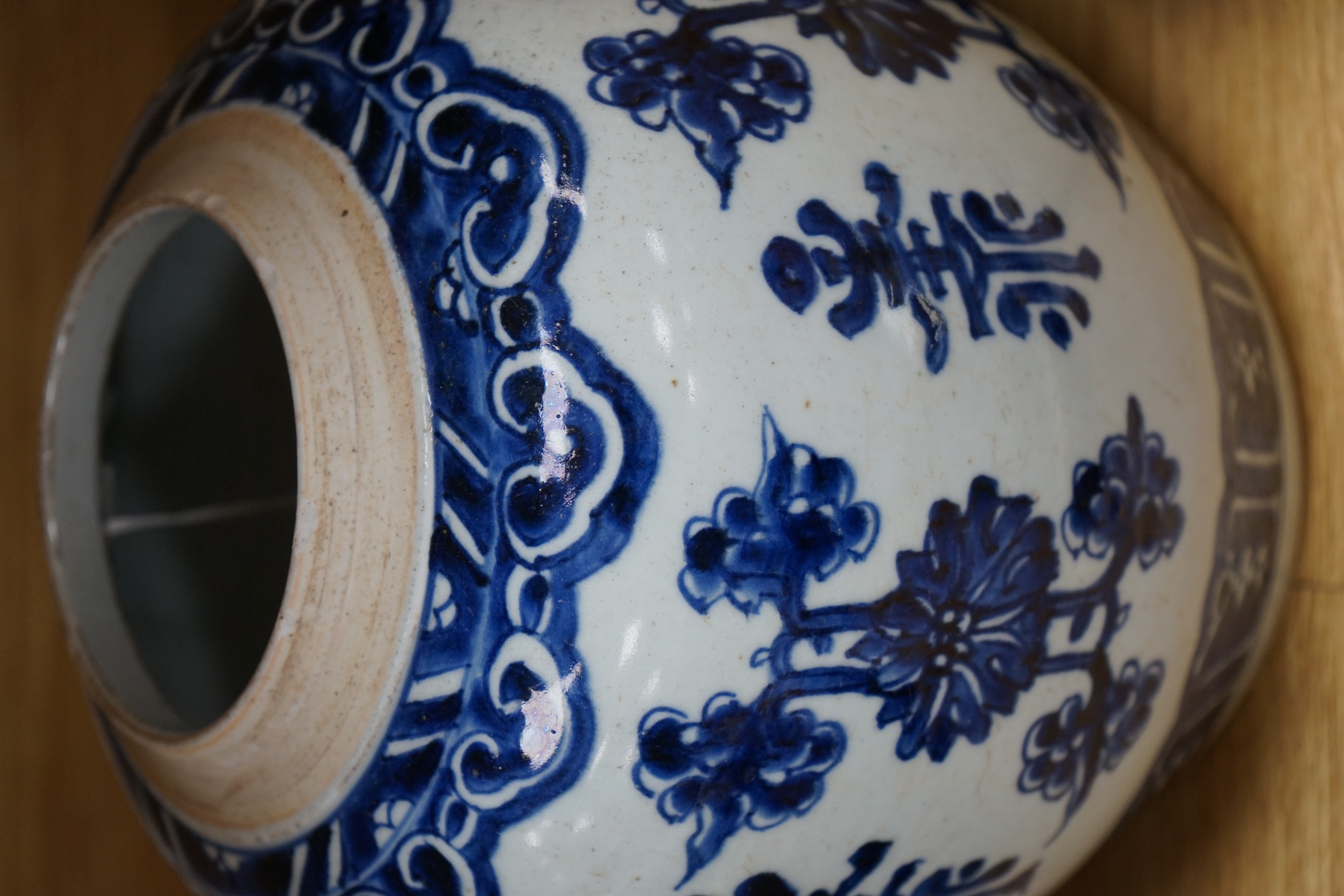 A Chinese Qing blue and white jar, 23cm